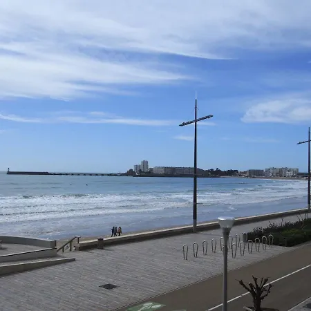 T2 Proche Avec Loggia Et Un Animal Admis - Fr-1-92-649 *