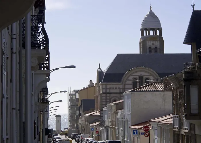 T2 Proche Avec Loggia Et Un Animal Admis - Fr-1-92-649